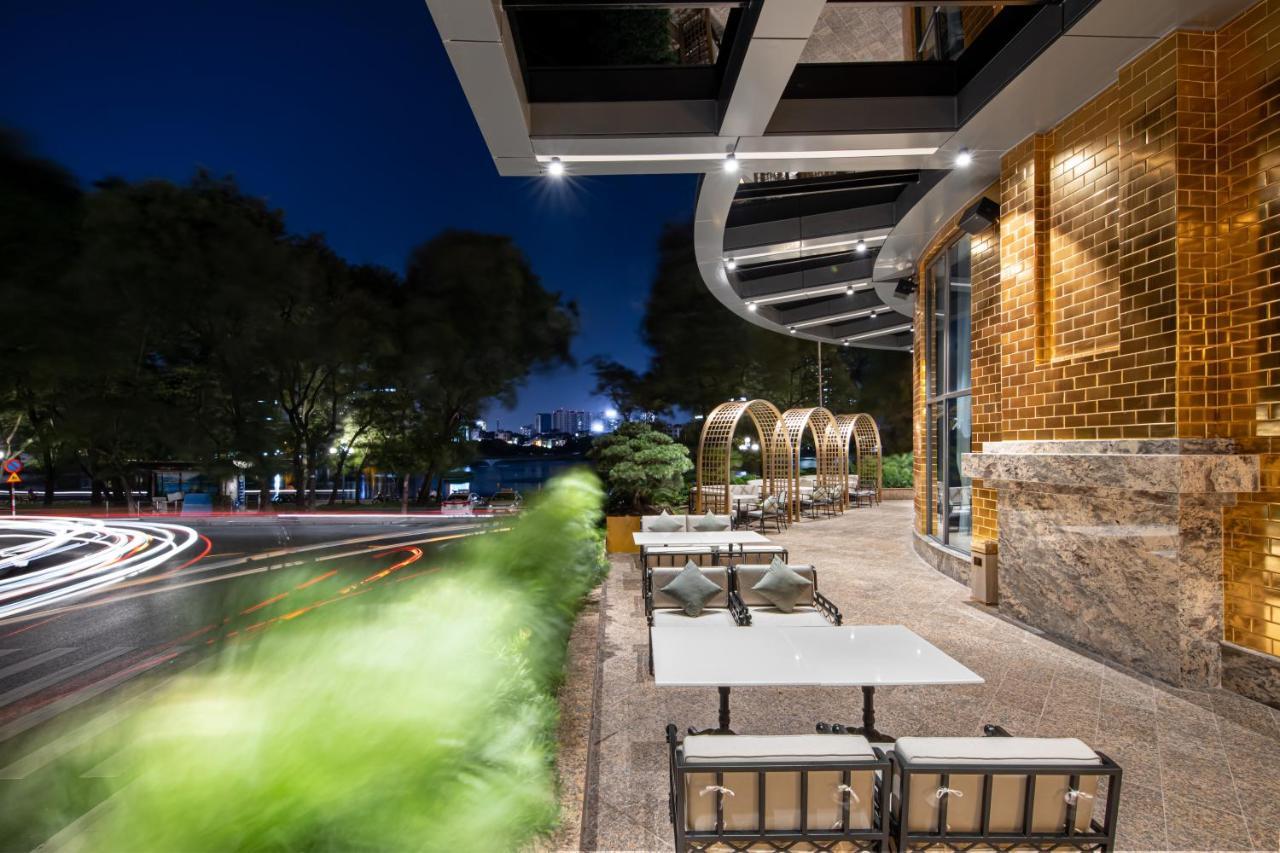 Dolce By Wyndham Hanoi Golden Lake Bagian luar foto